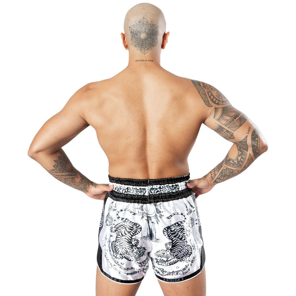 Шорты для Muay-Thai 8 Weapons Sak Yant Tigers белые