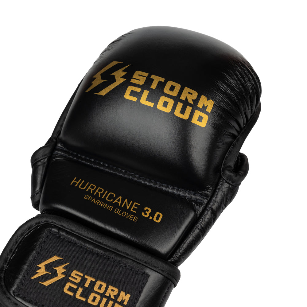Перчатки для ММА StormCloud Hurricane 3.0 для спарринга черно-золотые 7 унций